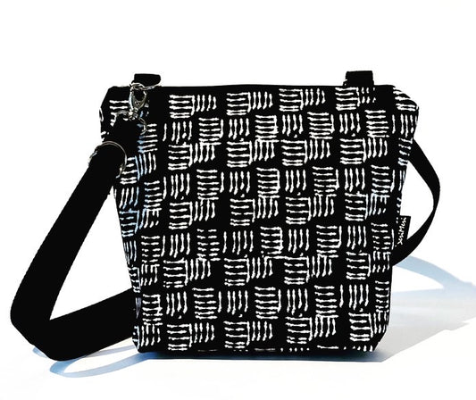 Shoulder bag made of hand-printed cotton fabric with a braid pattern