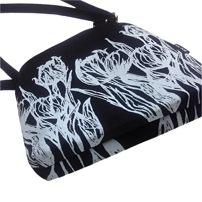 Shoulder bag made of hand-printed cotton fabric with a tulip pattern